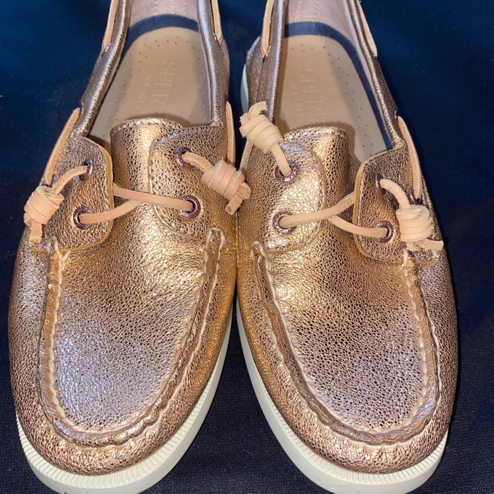Rose gold women’s sperrys size 6.5